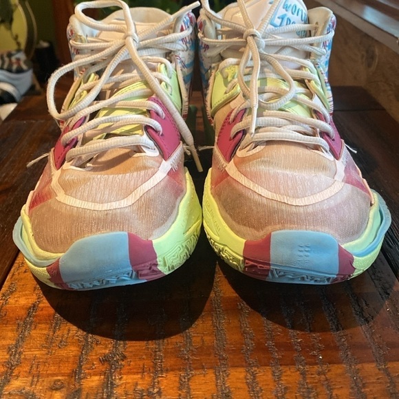 Nike Kyrie 8 Infinity 1 World 1 People - Picture 12 of 14